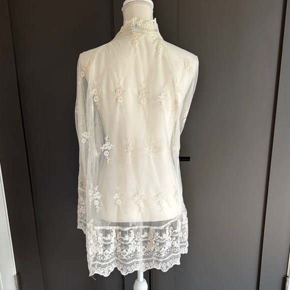 (Sold) American Eagle Outfitters Elegant Cream Lace Cardigan L-XL - Picture 8 of 9